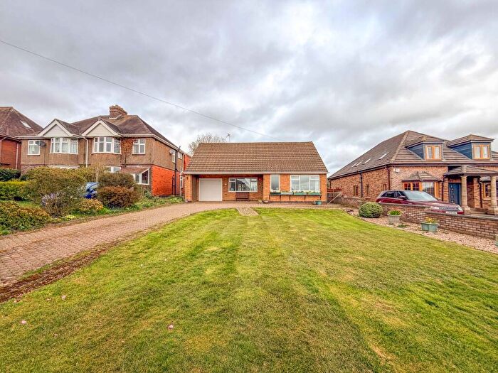 3 Bedroom Detached Bungalow For Sale In Bedworth Road, Bulkington, CV12