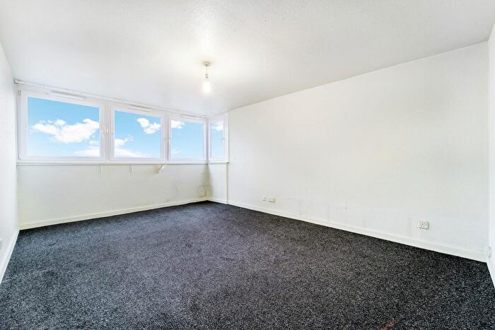 2 Bedroom Flat For Sale In Wicksteed House, Brentford, TW8