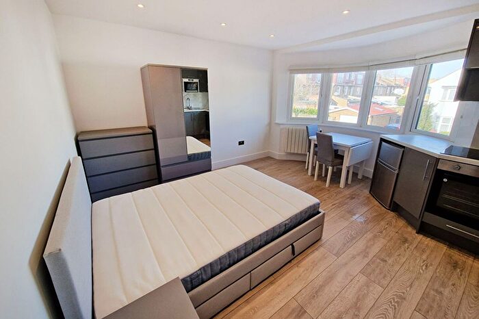 Studio To Rent In Cecil Road, Acton, London, W3