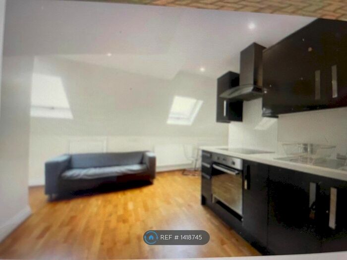 3 Bedroom Flat To Rent In Gunnersbury Avenue, London, W5