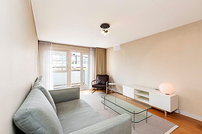 2 Bedroom Flat To Rent In Flat, London, SW1W