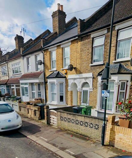 Studio To Rent In Campus Road, Leyton, Walthamstow, London, E17