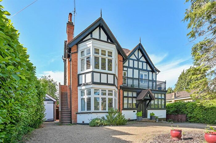 2 Bedroom Maisonette For Sale In Douglas Road, Harpenden, AL5