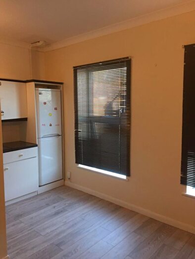 1 Bedroom Flat To Rent In Station Road, Hendon, NW4