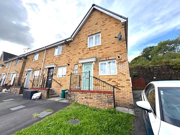 2 Bedroom End Of Terrace House To Rent In Clos Gellifaelog, Tonypandy, CF40