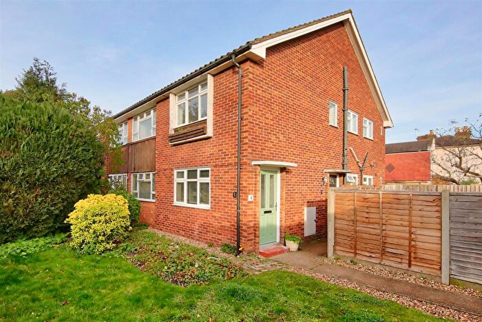 2 Bedroom Maisonette For Sale In Devonshire House, KT3