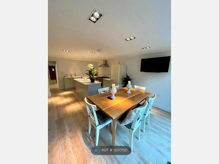 3 Bedroom End Of Terrace House To Rent In Nutley Lane, Reigate, RH2