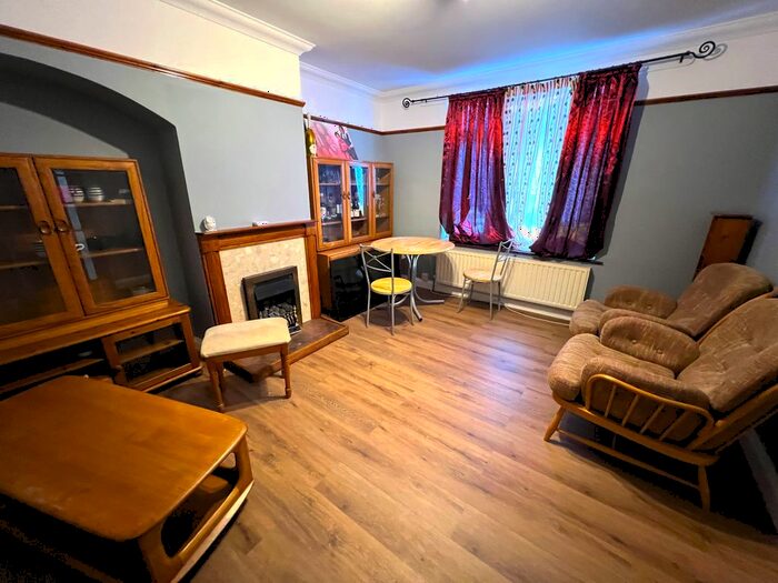 3 Bedroom Semi-Detached House To Rent In Ilchester Road, Dagenham, RM8