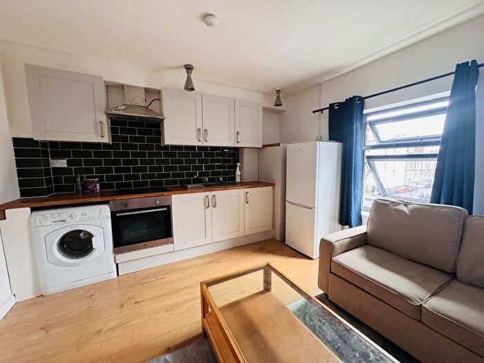 1 Bedroom Flat To Rent In Edgeley Lane, London, SW4