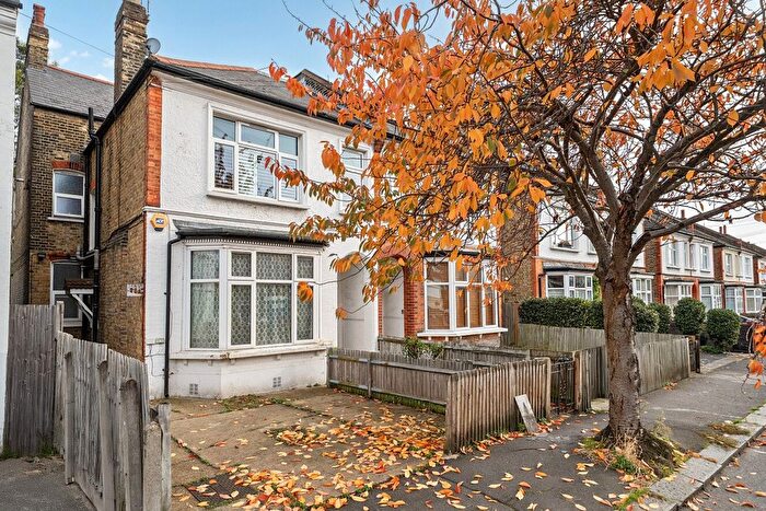 4 Bedroom Maisonette For Sale In Carholme Road, London, SE23