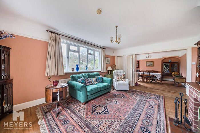 4 Bedroom Detached House For Sale In Higher Blandford Road, Broadstone, BH18