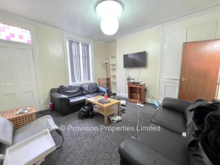 6 Bedroom Terraced House To Rent In Hessle Place, Hyde Park, Leeds, LS6