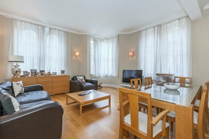 2 Bedroom Apartment To Rent In Temple Avenue, EC4