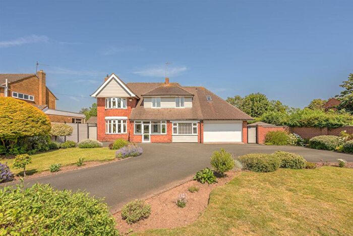 4 Bedroom Detached House For Sale In Bridgnorth Road, Himley, DY3