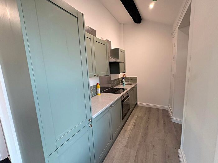 2 Bedroom Flat To Rent In Otley Road, Shipley, West Yorkshire, BD18