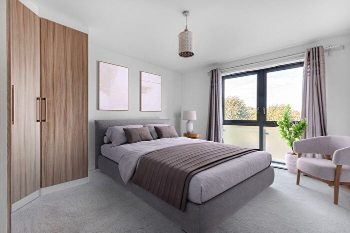 2 Bedroom Flat For Sale In Ewell Road, Surbiton, KT6