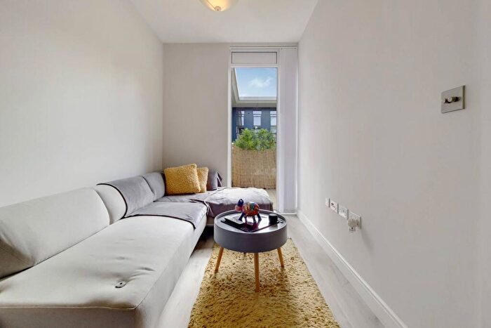 1 Bedroom Flat To Rent In Clivemont Road, Maidenhead, SL6