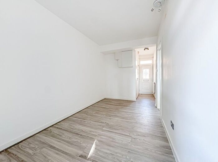 1 Bedroom Flat To Rent In Selkirk House, Defoe Road, Hackney, N16