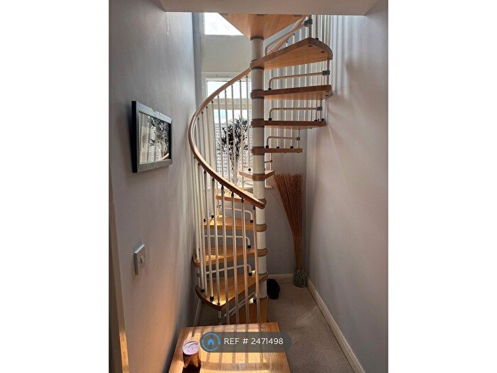 2 Bedroom Flat To Rent In Lovers Lane, Newark, NG24