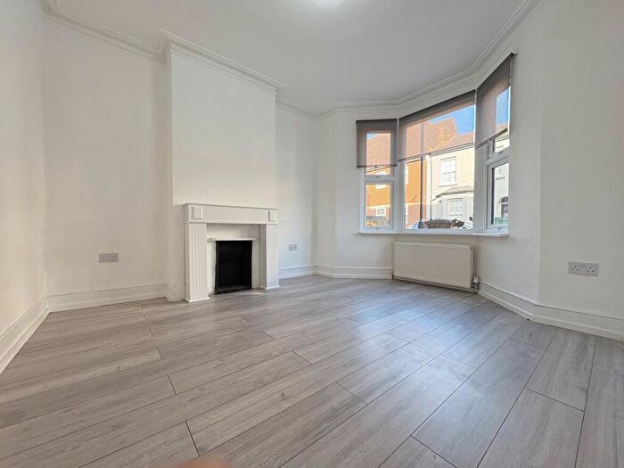 3 Bedroom House To Rent In Salisbury Road, Chingford, E4