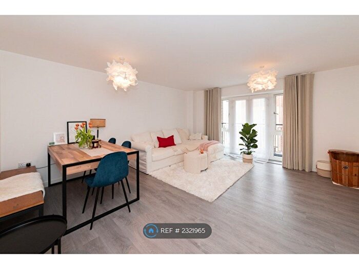 2 Bedroom Flat To Rent In Nightingale Way, Reading, RG30