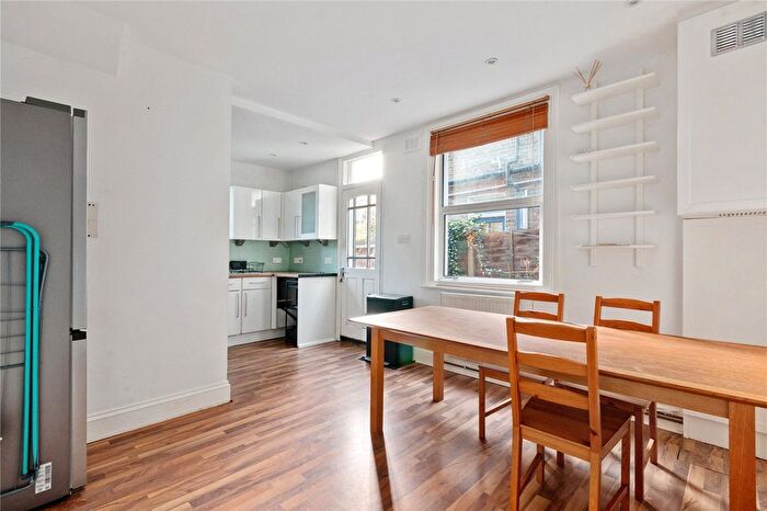 2 Bedroom Flat To Rent In Glasford Street, London, SW17