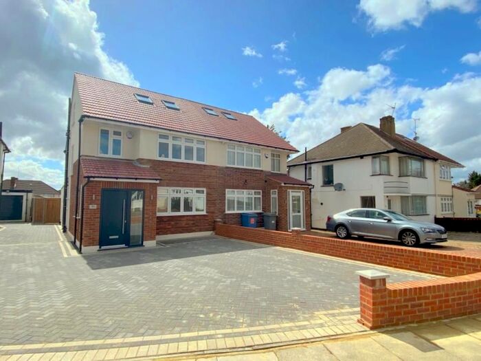 5 Bedroom Semi-Detached Bungalow To Rent In Branksome Way, Kenton, Middlesex, HA3