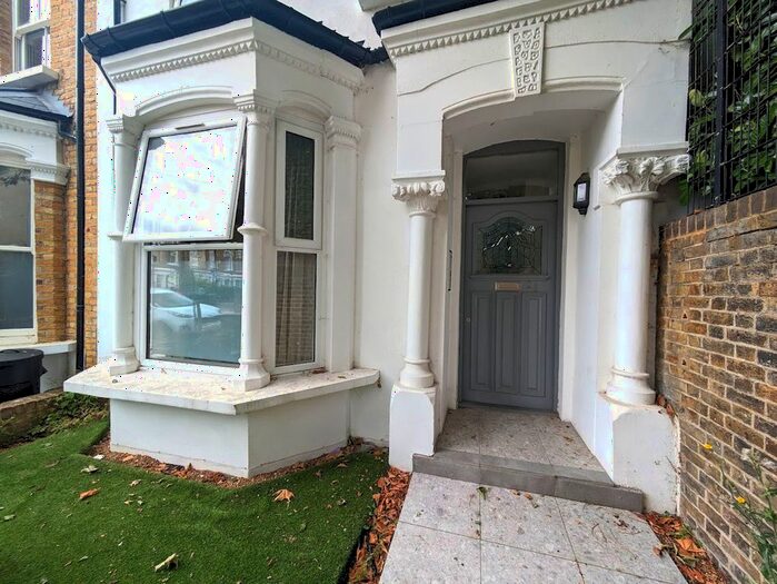 Studio To Rent In Marriott Road, London, N4