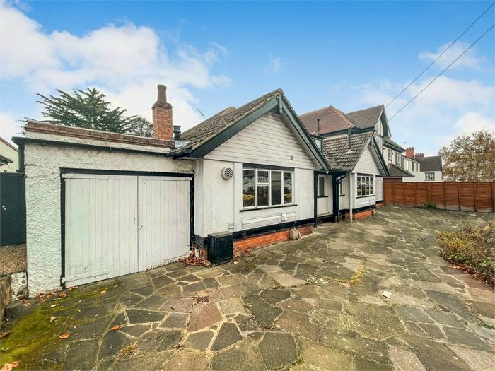 3 Bedroom Detached Bungalow To Rent In Somerset Way, Richings Park, Buckinghamshire SL0