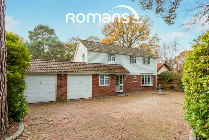 4 Bedroom Detached House To Rent In Park Avenue, GU15