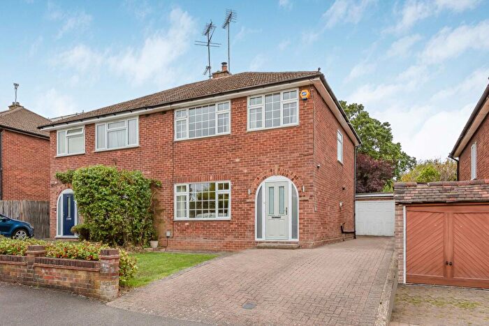 3 Bedroom Semi-Detached House For Sale In Sherwood Avenue, Potters Bar, EN6