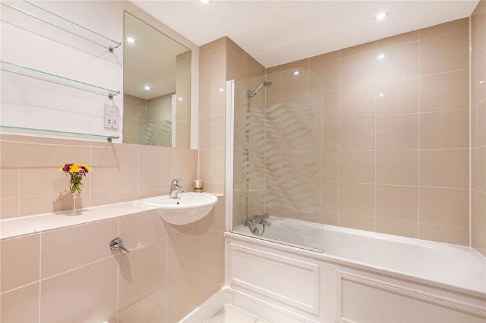 2 Bedroom Flat To Rent In Consort Rise House, Buckingham Palace Road, SW1W