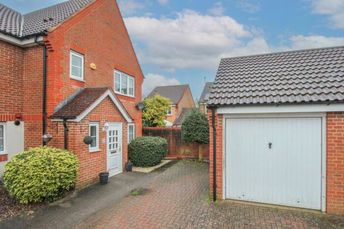 3 Bedroom End Of Terrace House For Sale In Warneford Way, Leighton Buzzard, LU7
