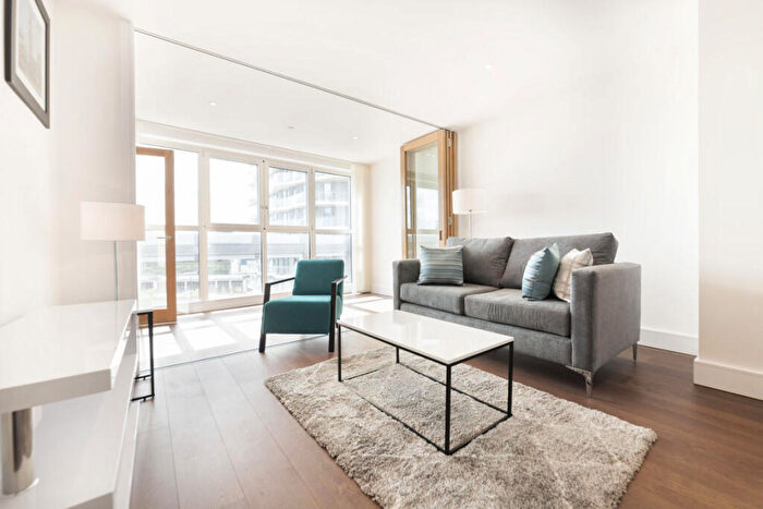 2 Bedroom Flat To Rent In Gateway Tower, Royal Docks, E16