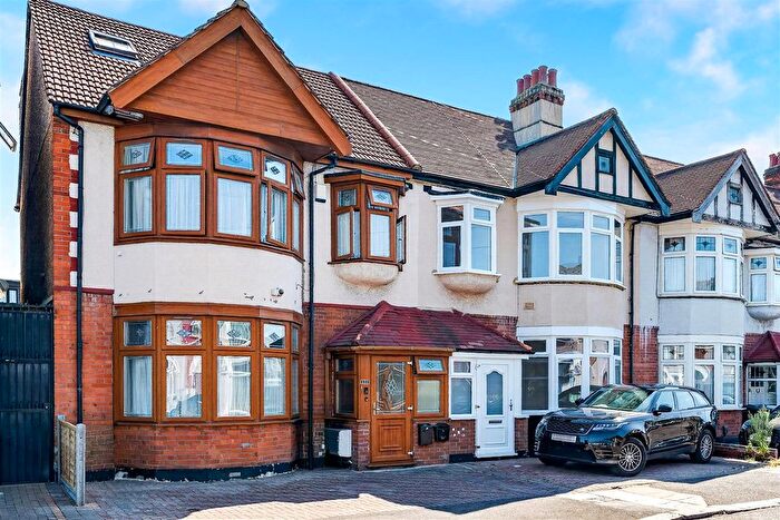 2 Bedroom Flat For Sale In Seven Kings Road, Seven Kings, IG3
