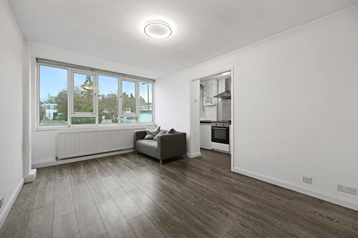 1 Bedroom Flat For Sale In Ashbourne Court, N12