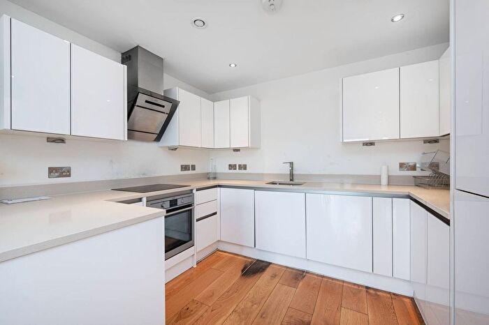 3 Bedroom Flat To Rent In Axio Way, Bow, London, E3