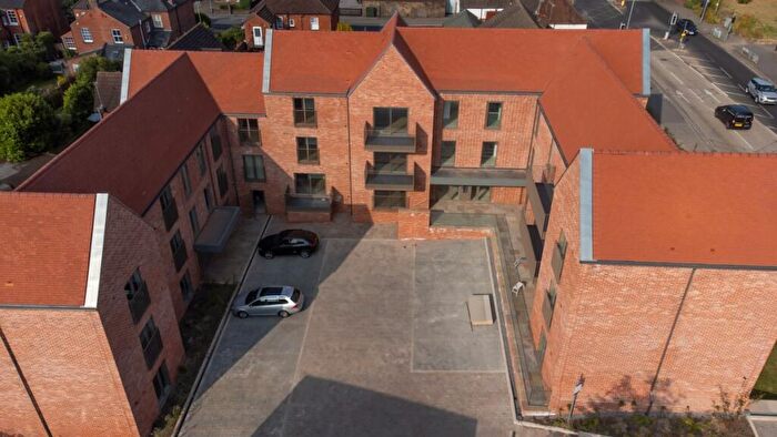 2 Bedroom Flat To Rent In Chelmsford Road, Shenfield, CM15