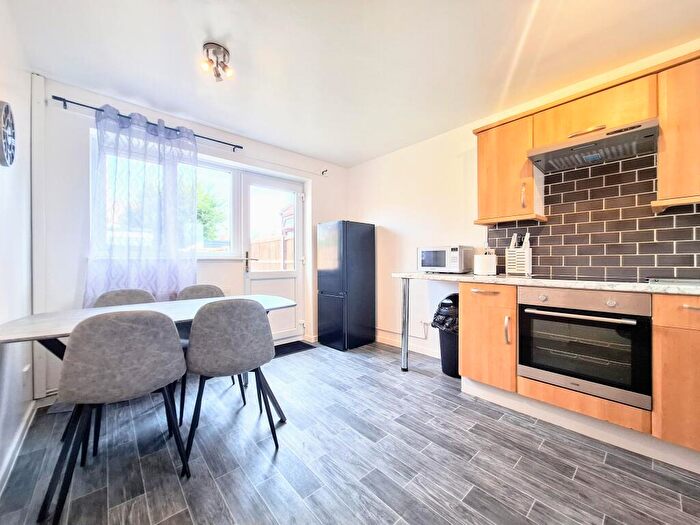 2 Bedroom House To Rent In Doyle Close, Erith, DA8
