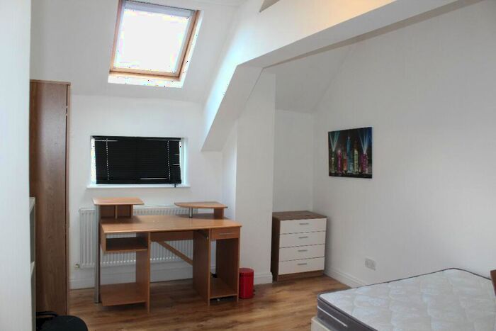 6 Bedroom Semi-Detached House To Rent In Brackenbury Road, Preston, Lancashire, PR1