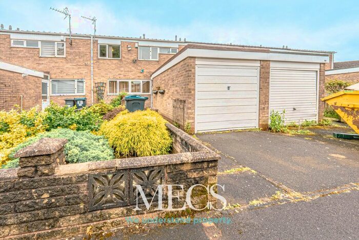 4 Bedroom Semi-Detached House To Rent In Gravel Bank, Birmingham, West Midlands, B32