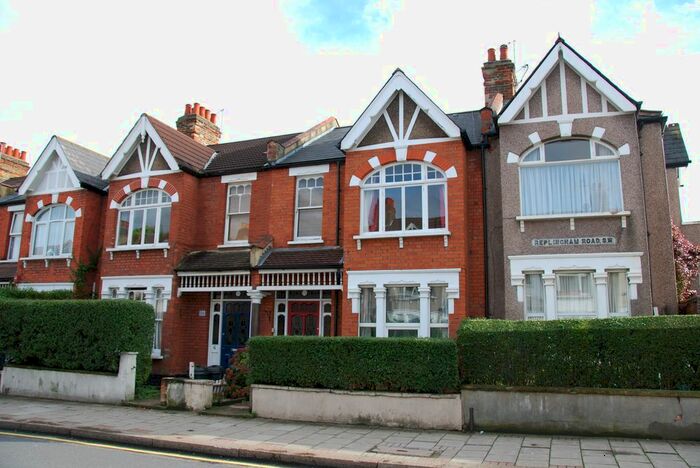 2 Bedroom Flat To Rent In Replingham Road, London, SW18