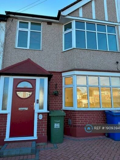 3 Bedroom Terraced House To Rent In Dock Road, Grays, RM17