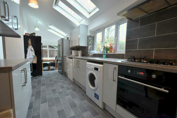 5 Bedroom Detached House To Rent In Bedroom House Share Available In A Double Bedroom Detached Student House, Bills Package, Free Ultrafast M Broadba, B29