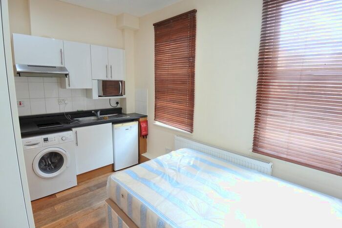 Studio To Rent In Walm Lane, Willesden Green, NW2