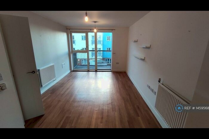 2 Bedroom Flat To Rent In Cabot Close, Croydon, CR0
