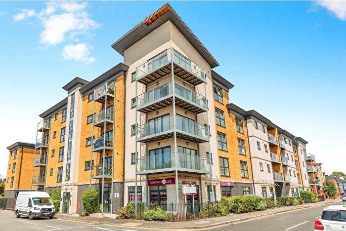 2 Bedroom Flat For Sale In Station Road, Strood, Rochester, Kent, ME2