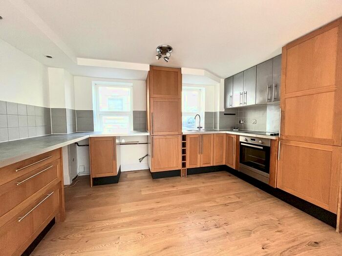 2 Bedroom Flat To Rent In Braddons Hill Road West, Torquay, Devon TQ1