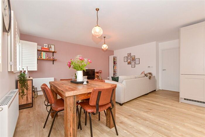 1 Bedroom Flat For Sale In Three Fields Road, Tenterden, Kent, TN30