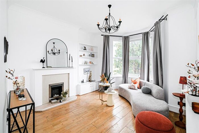 2 Bedroom Flat To Rent In Whipps Cross Road, Leytonstone, E11